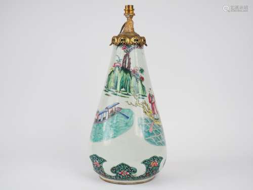 Vase piriforme en porcelaine de la famille rose, décor de zh...