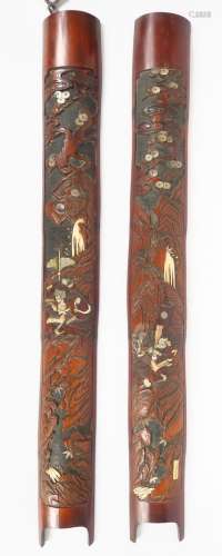 Deux éléments de décoration en bambou, os et nacre, décor de...