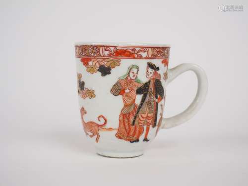 Tasse en porcelaine et émaux 