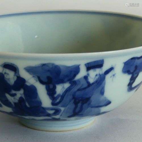 CHINE. BOL en porcelaine émaillée type bleu et blanc à décor...