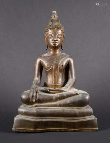 Statue représentant un bouddha assis dans la position 