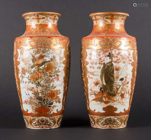 Paire de vases balustres en porcelaine de Satsuma. Japon,épo...