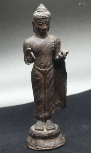 Sujet en bronze représentant Bouddha. Chine. H : 16,5 cm