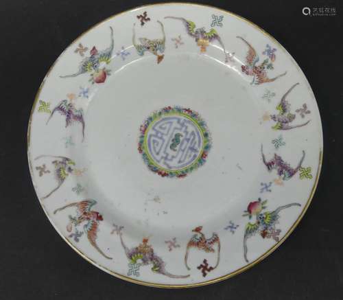 Assiette en porcelaine à décor de farandoles de taotis. Chin...