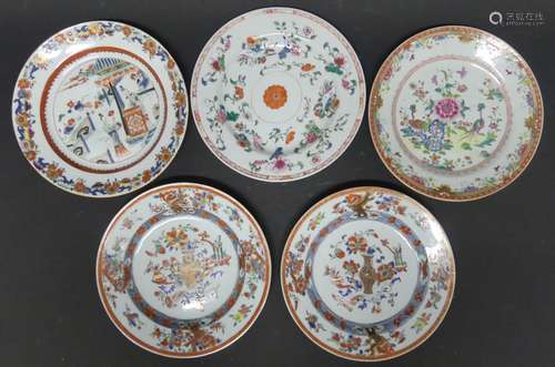 Cinq assiettes en porcelaine polychrome. Chine, Compagnie de...