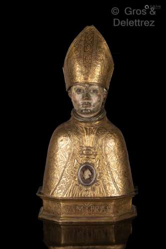 Exceptionnel buste reliquaire en cuivre doré figurant Saint ...