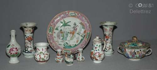 CHINE ET JAPON LOT EN PORCELAINE polychrome comprenant : - u...