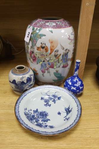 A Chinese blue and white dish, a bottle vase and jar, togeth...