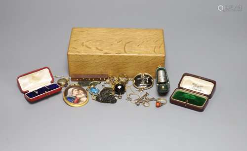 A group of assorted jewellery including two 333 yellow metal...