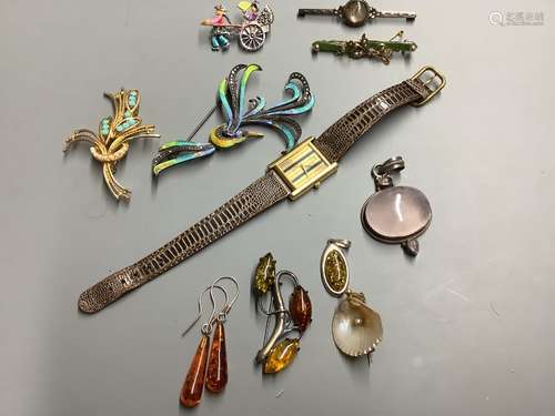 Assorted jewellery including a 9ct and gem set bar brooch, 9...