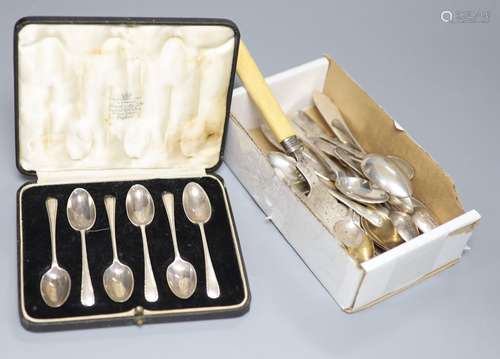 A set of nine George IV silver fiddle pattern teaspoons, Lon...