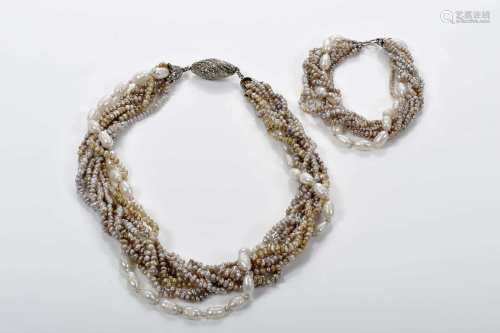 A set of necklace and bracelet