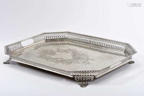 A four-legged tray with gallery