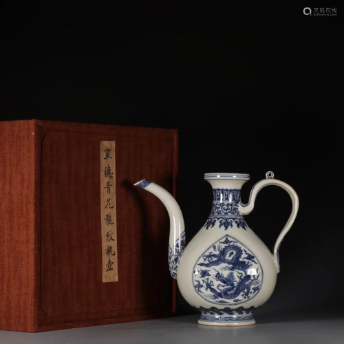 CHINESE BLUE AND WHITE WINEPOT