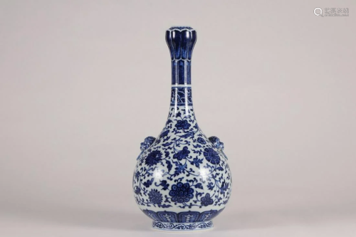 CHINESE BLUE AND WHITE GOURD VASE, QIANLONG MARK