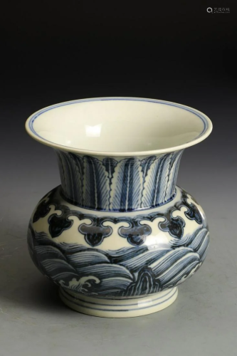 CHINESE BLUE AND WHITE CONTAINER