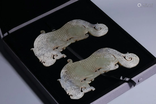 PAIR OF CHINESE HETIAN JADE PENDANTS