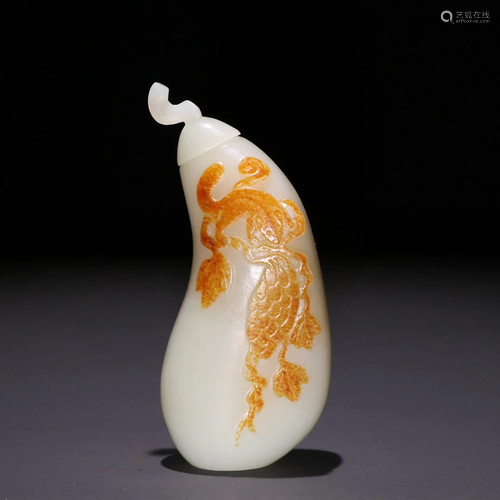 CHINESE HETIAN JADE SNUFF BOTTLE