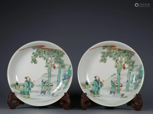 PAIR OF CHINESE WUCAI GLAZED PLATES,YONGZHENG MARK