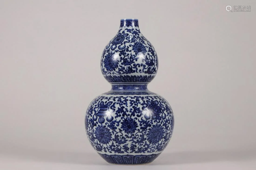 CHINESE BLUE AND WHITE GOURD VASE,QIANLONG MARK