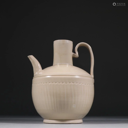 CHINESE DING WARE WHITE GLAZED POT