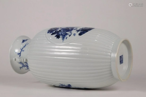 CHINESE BLUE AND WHITE VASE,YONGZHENG MARK