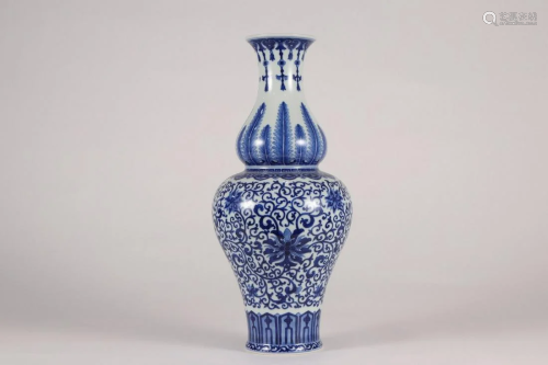CHINESE BLUE AND WHITE GOURD VASE ,QIANLONG MARK
