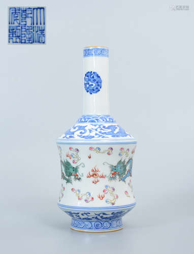 Qianlong Blue and White Mallet Vase with Dragon Design