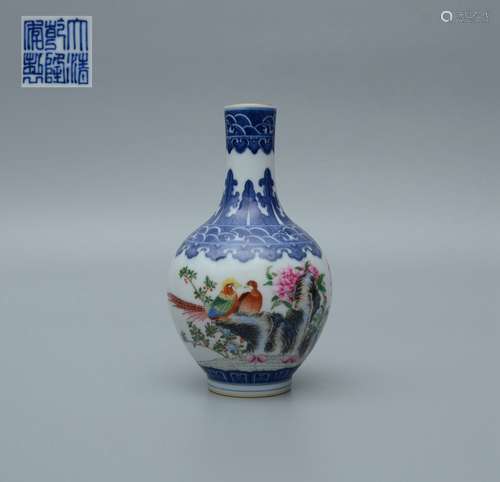 Qianlong Gilt Rim Globular Vase with Famille Rose Painting