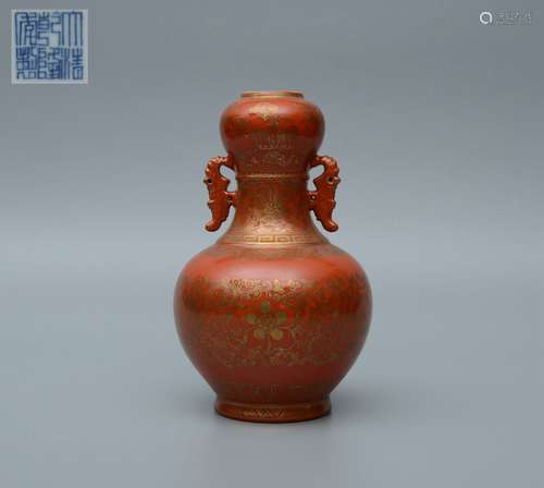 Qianlong Gilt Red Garlic Vase with Scrolling Lotus