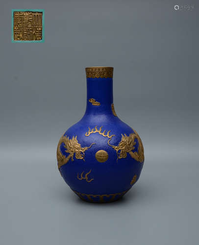 Qianlong Gilt Twin Dragons Globular Vase