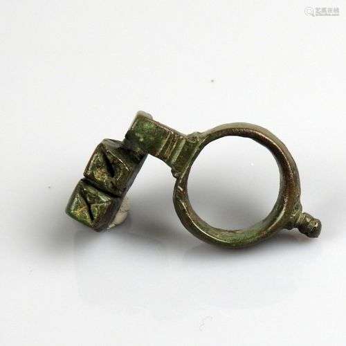 Jolie bague clé Bronze Tour de doigt 47 4 cm Période romaine