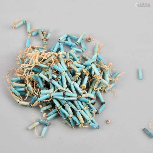 Centaine de perles,fritte turquoise diverses. Basse Epoque.I...