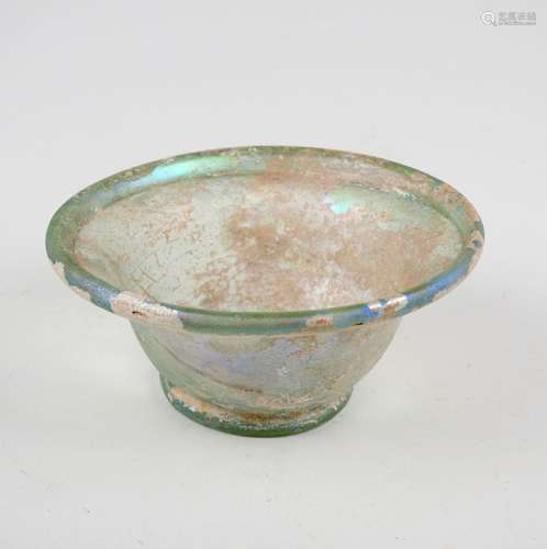 Coupe à piédouche.verre irisé bleu.Epoque romaine. Circa II-...