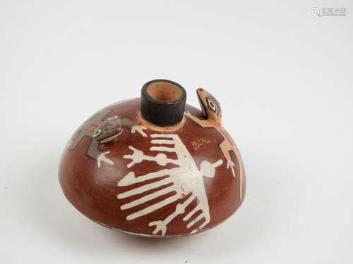 Vase lenticulaire aux animaux style nasca.L :10cm.