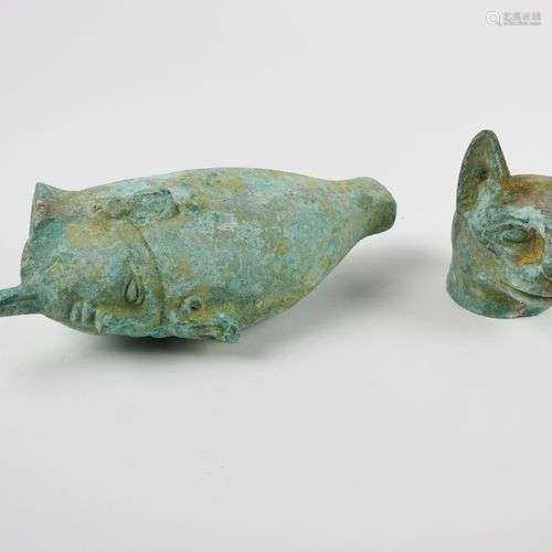 Tête de chat et tête d’Osiris. Bronze. Style Saïte. H :7 et ...