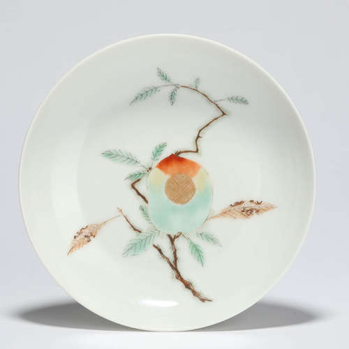 A wucai peach shallow dish