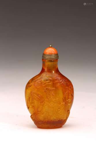 A CHINESE AMBER CARVED SNUFF BOTTLE