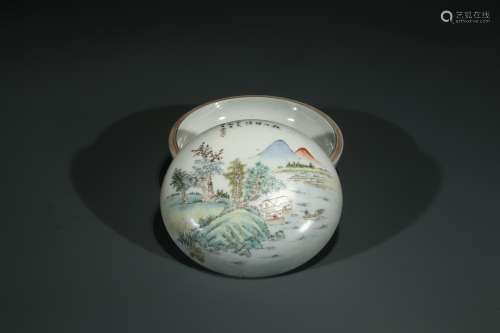 A CHINESE QIANJIANG 'LANDSCAPE' INSCRIBED CIRCULAR BOX