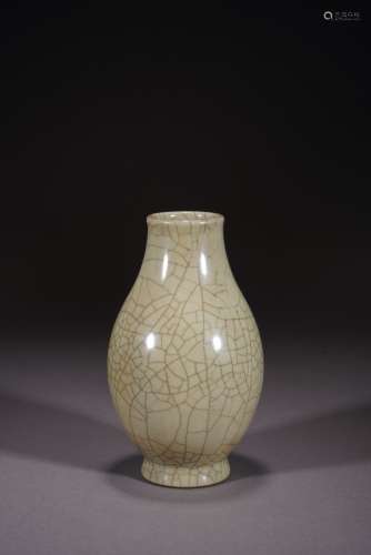 A CHINESE GE-TYPE VASE