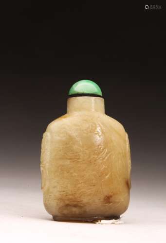 A CHINESE JADE CARVED SNUFF BOTTLE