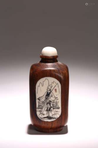 A HARDWOOD INLAID INSCRIBED SNUFF BOTTLE