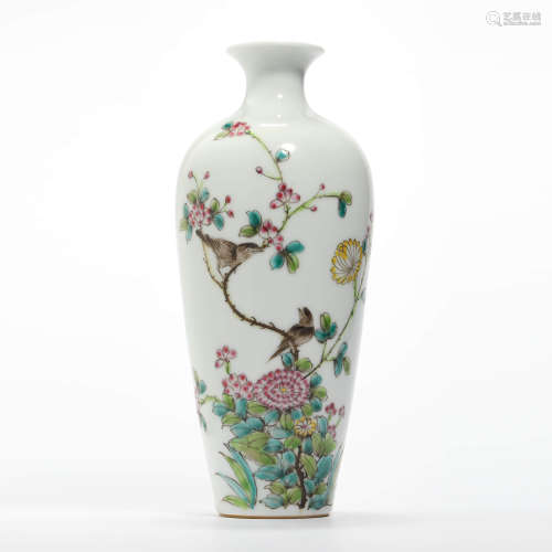 A famille rose flowers and birds dish-top vase
