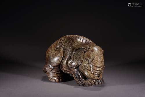 A CHINESE JADE CARVING OF ELEPHANT WITH MARK