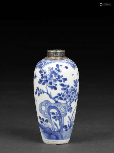 A BLUE AND WHITE SMALL 'FLOWERS' VASE