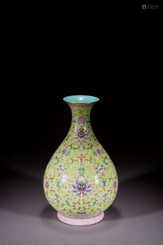 A CHINESE FAMILLE ROSE GREEN GROUND LOTUS VASE