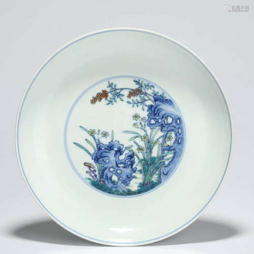 A wucai flowers and stone shallow dish