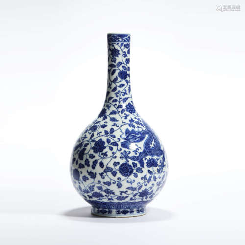 A blue and white interlocking lotus and dragon bottle vase