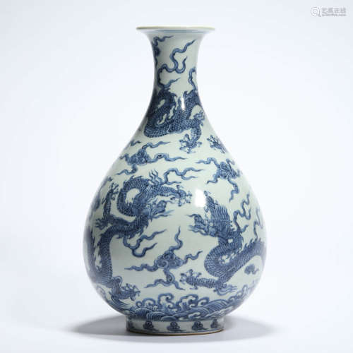 A blue and white dragon pear-shaped vase