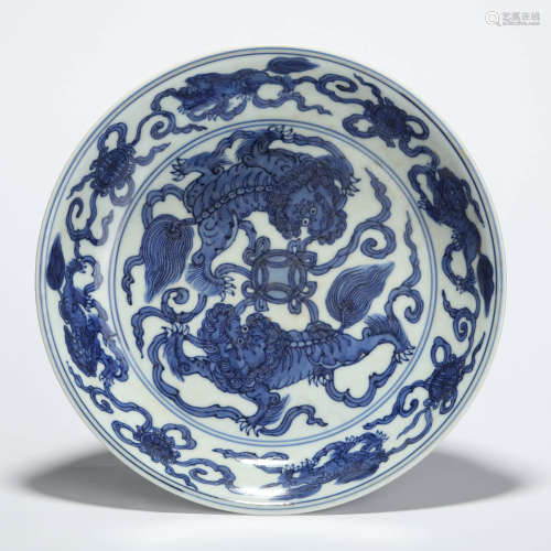 A blue and white lion group dish